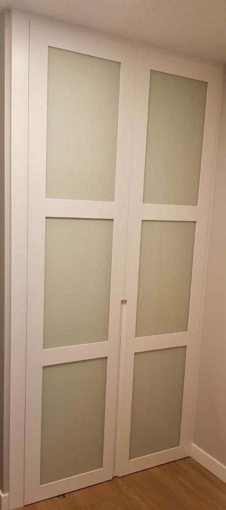 FA107 FRENTE ABATIBLE CUADROS EN CRISTAL LACADO BLANCO CON UÑERO LARGO