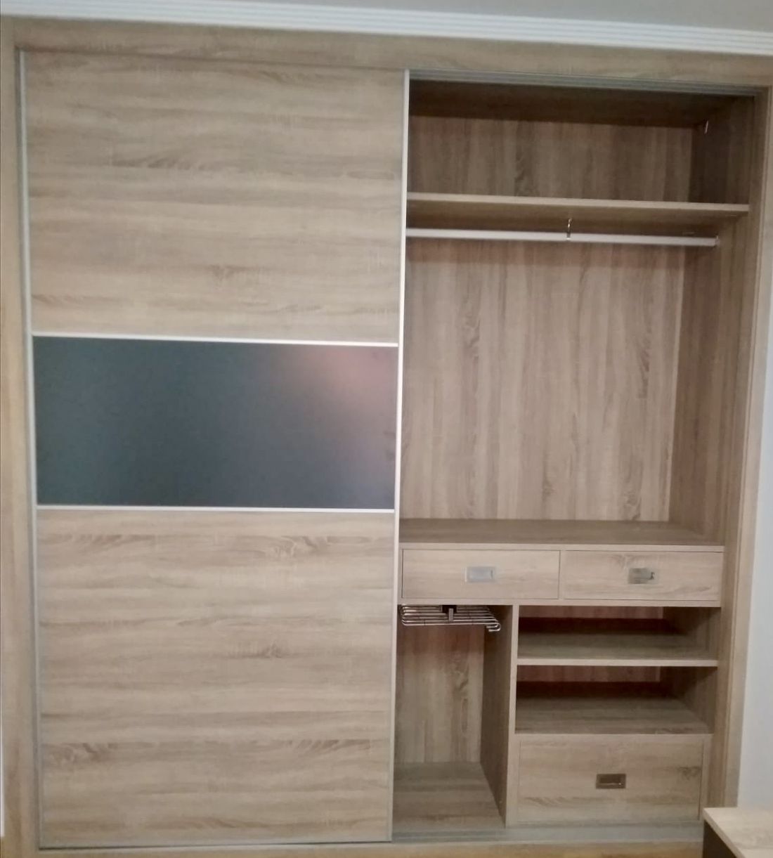 IA274 INTERIOR ROBLE HERCULES CON ZAPATERO, PANTALONERO Y CAJONES SUSPENDIDOS