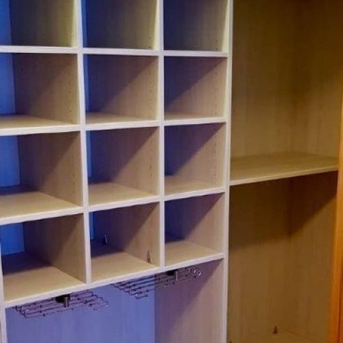 VE24 ARMARIO CON EXTRA DE FONDO CON BALDAS, PANTALONEROS Y DOBLE BARRA EN ESQUINA