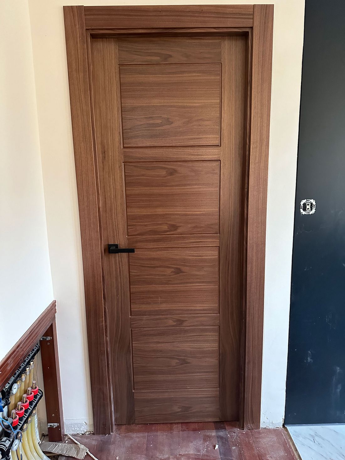 PI77 PUERTA MODELO ARRUI NOGAL