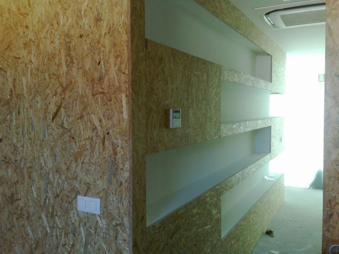 MU138 DECORACION DE ESTANCIA CON TABLERO OSB Y LACADO BLANCO
