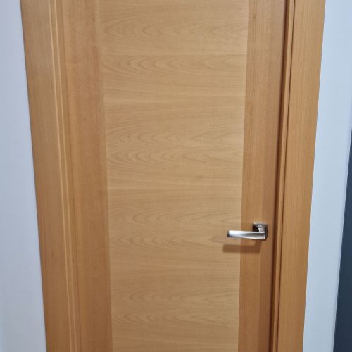 PI137 PUERTA HAYA MODELO VETA CRUZADA