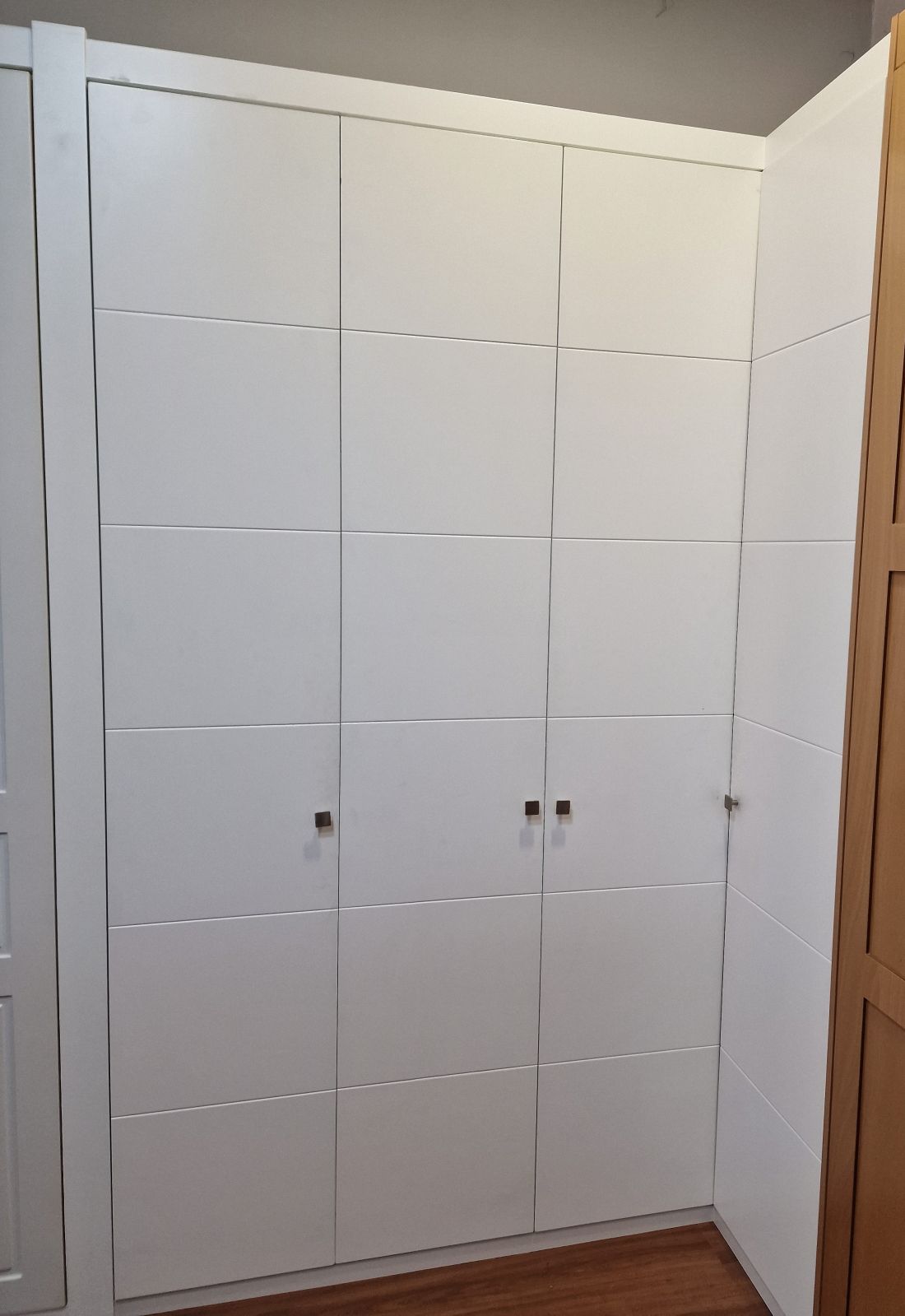 FA4 FRENTE ABATIBLE LINEAS LACADO BLANCO EN L