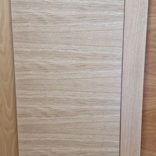 PI140 PUERTA ROBLE MODELO 1 GRECA OSCURA VETA CRUZADA