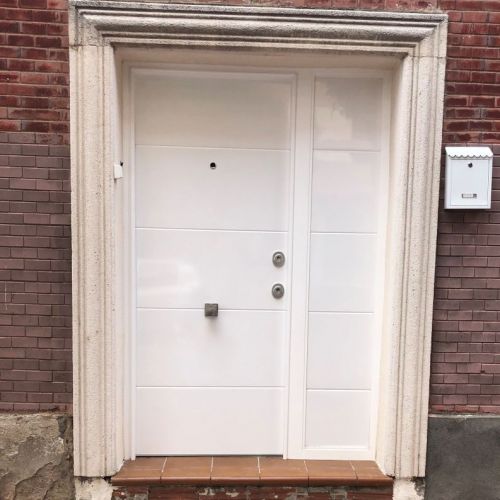 PA37 PUERTA ACORAZADA THOR 20 PLUS ALUMINIO LINEAS CON FIJO LATERAL CIEGO
