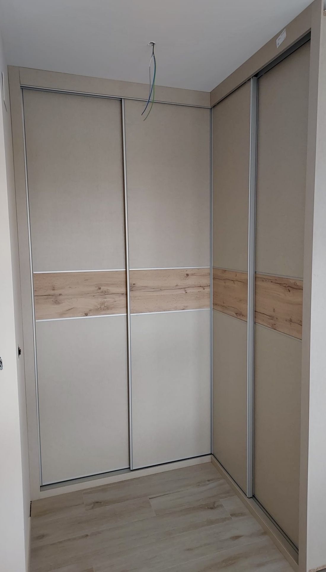 FC300 FRENTE CORREDERO EN ESQUINA ECO COMBINADO LACADO BEIGE CON ROBLE HERCULES