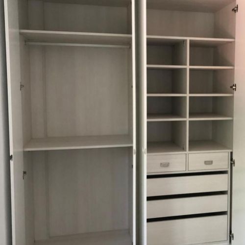 IA215 INTERIOR ARMARIO MELAMINADO FRESNO TAIGA, DOBLE BARRA, CAJONERA CON GAVETA Y BALDAS