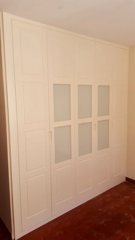 FA14 FRENTE ABATIBLE LACADO BLANCO 4 CUADROS COMBINADOS CON CRISTAL. UÑERO VERTICAL PEQUEÑO