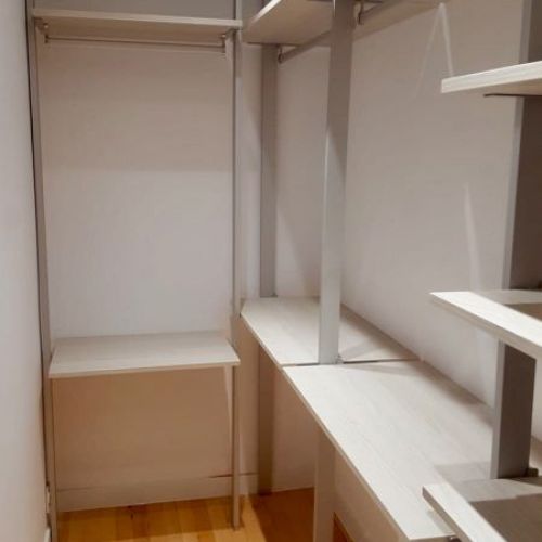 IA43  VESTIDOR REALIZADO CON EL SISTEMA MODULAR UNIX DETALLE DE LA ESQUINA