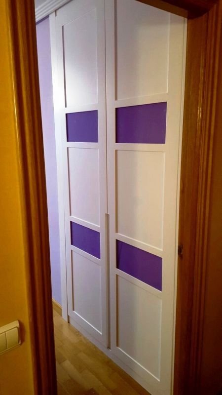 FA8 FRENTE CUADROS LACADO BLANCO Y LILA. UÑERO LARGO