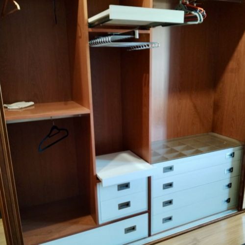 IA270 INTERIOR COMBINADO CON ZAPATERO, PANTALONERO, BALDAS EXTRAIBLES, CAJONERAS FRENTE LACADO CON TIRADOR EMBUTIDO Y CAJON DIVIDIDO