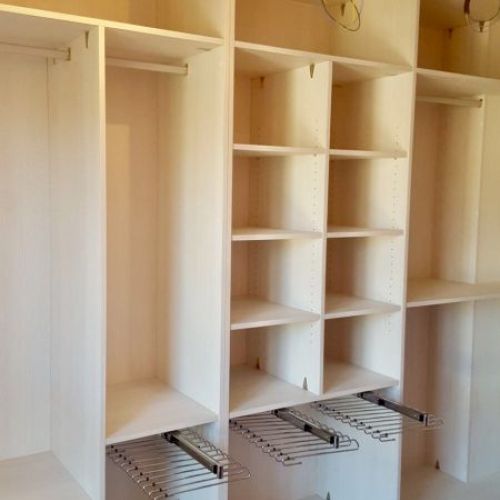 IA11 INTERIOR CON R. LARGA, PANTALONEROS, BALDAS REGULABLES Y COLUMNA INTEGRADA. CORNISA PREPARADA PARA FOCOS