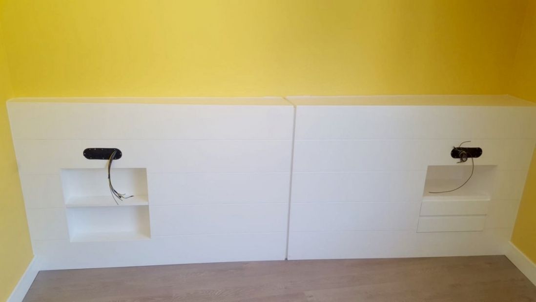 MU87 CABECERO LACADO BLANCO CON LINEAS