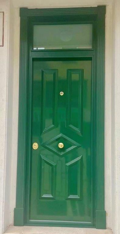 PA54 P. ACORAZADA MODELO DRAGO LACADO RAL VERDE CON MONTANTE SUPERIOR EN CRISTAL DE SEGURIDAD