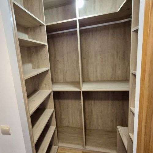 VE97 VESTIDOR EN U CON BALDAS Y BARRAS