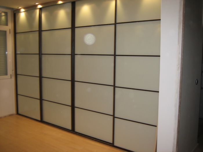 FC95 FRENTE CORREDERO ECO CRISTAL LACADO BLANCO. PERFILES FINOS NEGRO