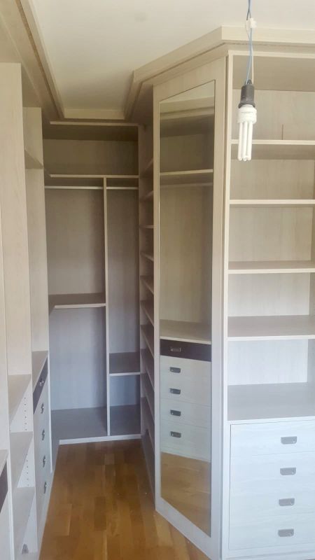 VE18 VESTIDOR MELAMINADO APROVECHANDO RINCONES DIFICILES