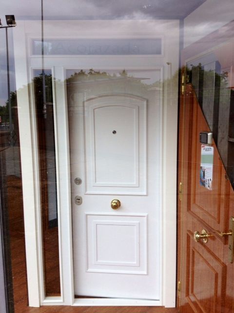 PA16 ACORAZADA EXTERIOR CON LANA DE ROCA, CEPILLO CORTAVIENTOS Y PANEL SALAMANCA ALUMINIO