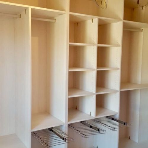 IA11 INTERIOR CON R. LARGA, PANTALONEROS, BALDAS REGULABLES Y COLUMNA INTEGRADA. CORNISA PREPARADA PARA FOCOS