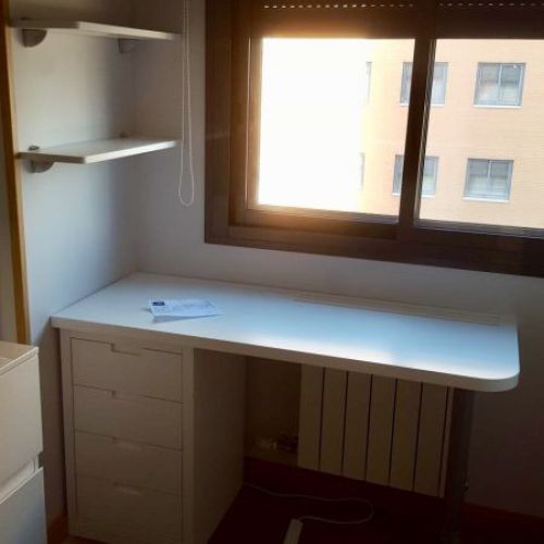 MU62 MESA ESCRITORIO CON CAJONERA Y BALDAS A JUEGO. TODO EN LACADO BLANCO