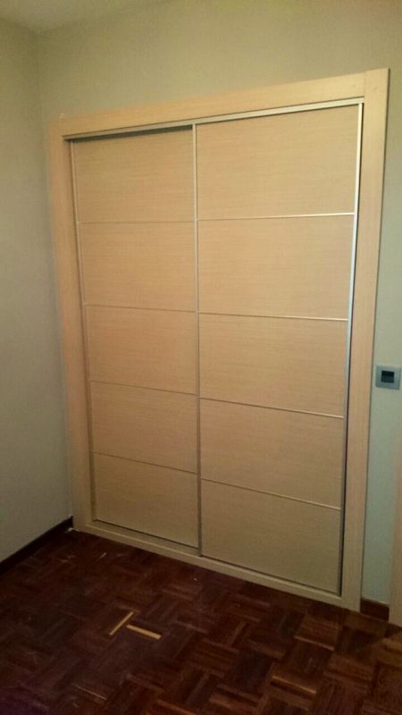 FC142 FRENTE CORREDERO ECO ROBLE BLANCO Y PERFIL FINO DE ALUMINIO. PERFILES ALUMINIO Y REMATES ROBLE BLANCO