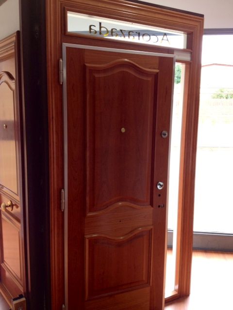 PA17 DETALLE INTERIOR CON CERRADURA DE SERVICIO Y RETENEDOR