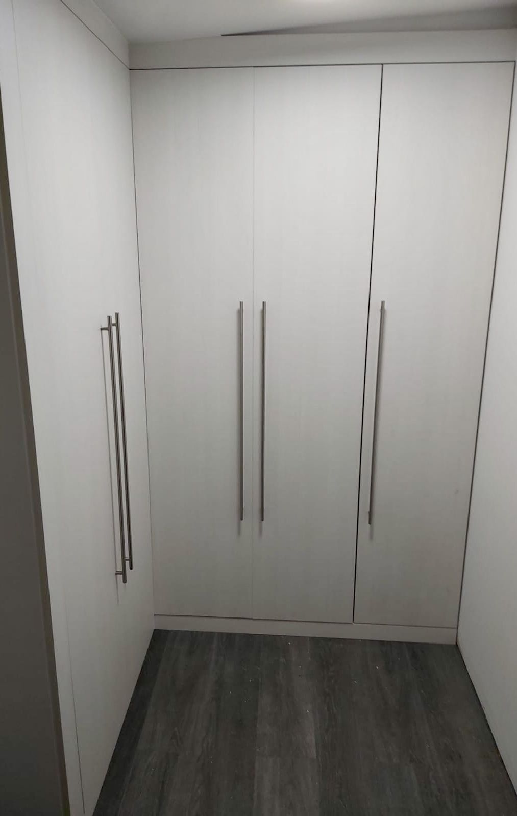 FA212 FRENTE PLEGADO MAS 1 HOJA ABATIBLE LACADO CON TIRADOR LARGO