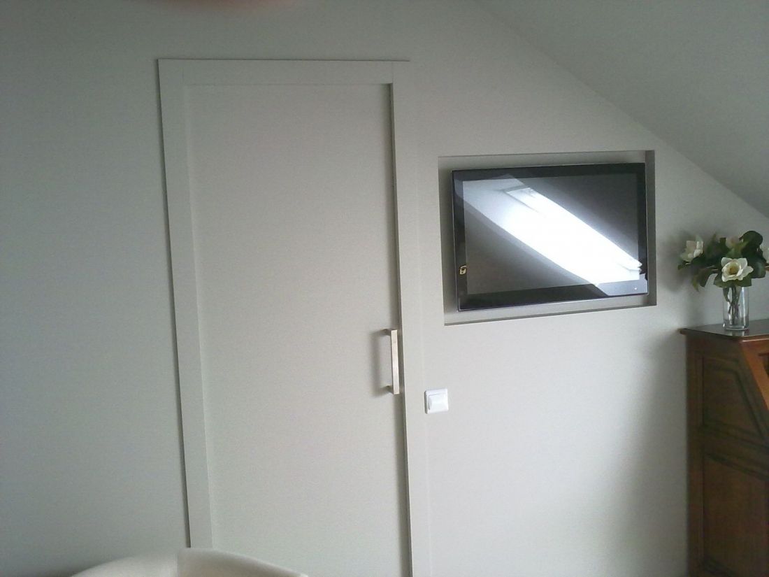 PC16 PUERTA CORREDERA EN CASONETO LACADA LISA