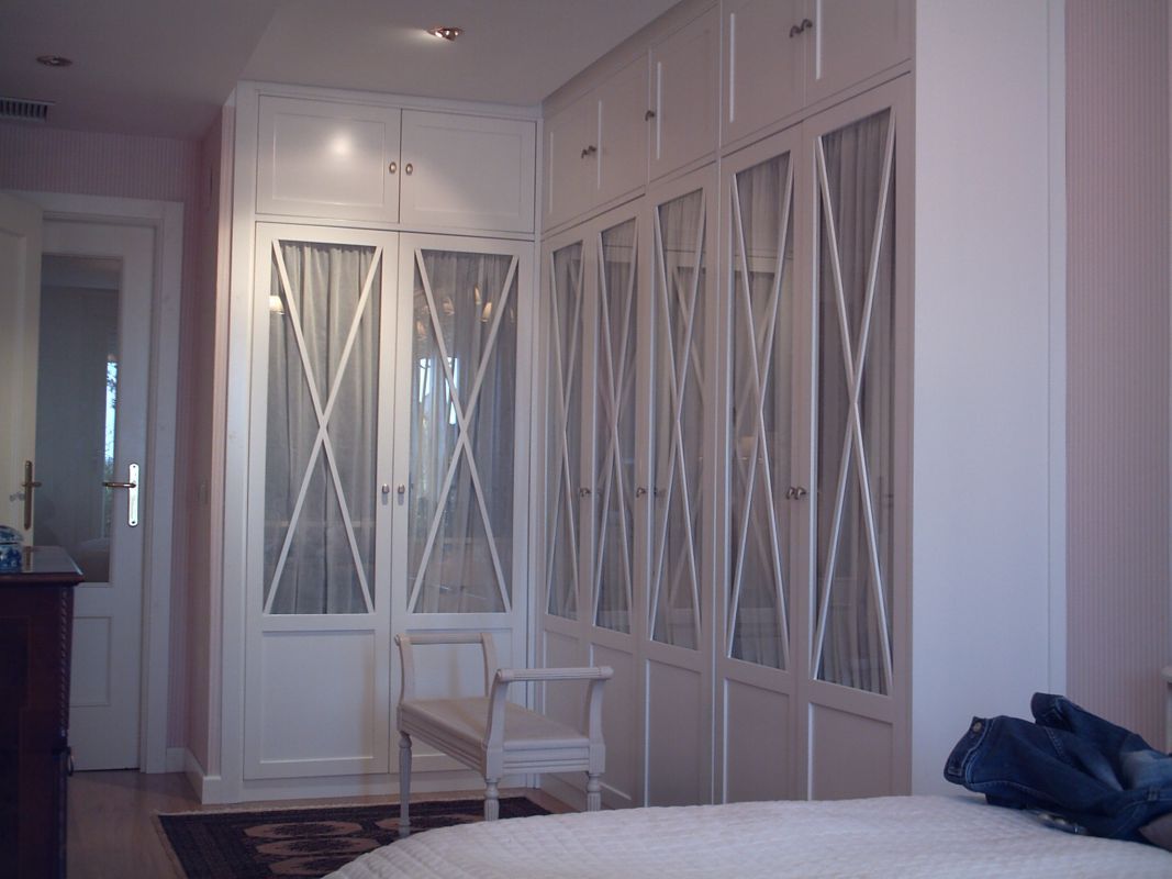 FA116 FRENTE EN ESQUINA CUADROS CON ASPAS LACADO BLANCO Y ALTILLOS