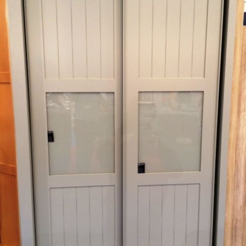 FC76 FRENTE CORREDERO CUADROS ESTRIAS LACADO GRIS Y CRISTAL LACADO BLANCO