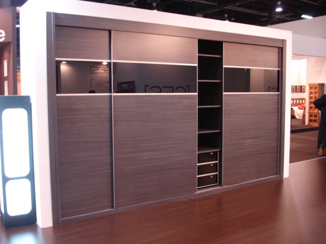 FC154 FRENTE CORREDERO ECO ROBLE GRIS CENIZA Y CRISTAL LACADO NEGRO. PERFILES ALUMINIO Y REMATES GRIS CENIZA