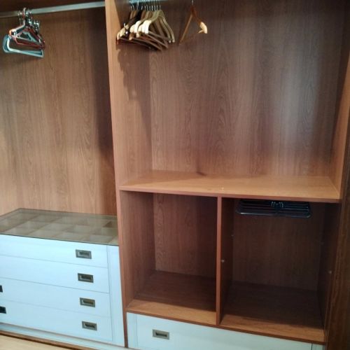 IA266 INTERIOR COMBINADO CON ZAPATERO, PANTALONERO, BARRAS Y CAJONES CON CAJON DIVIDIDO