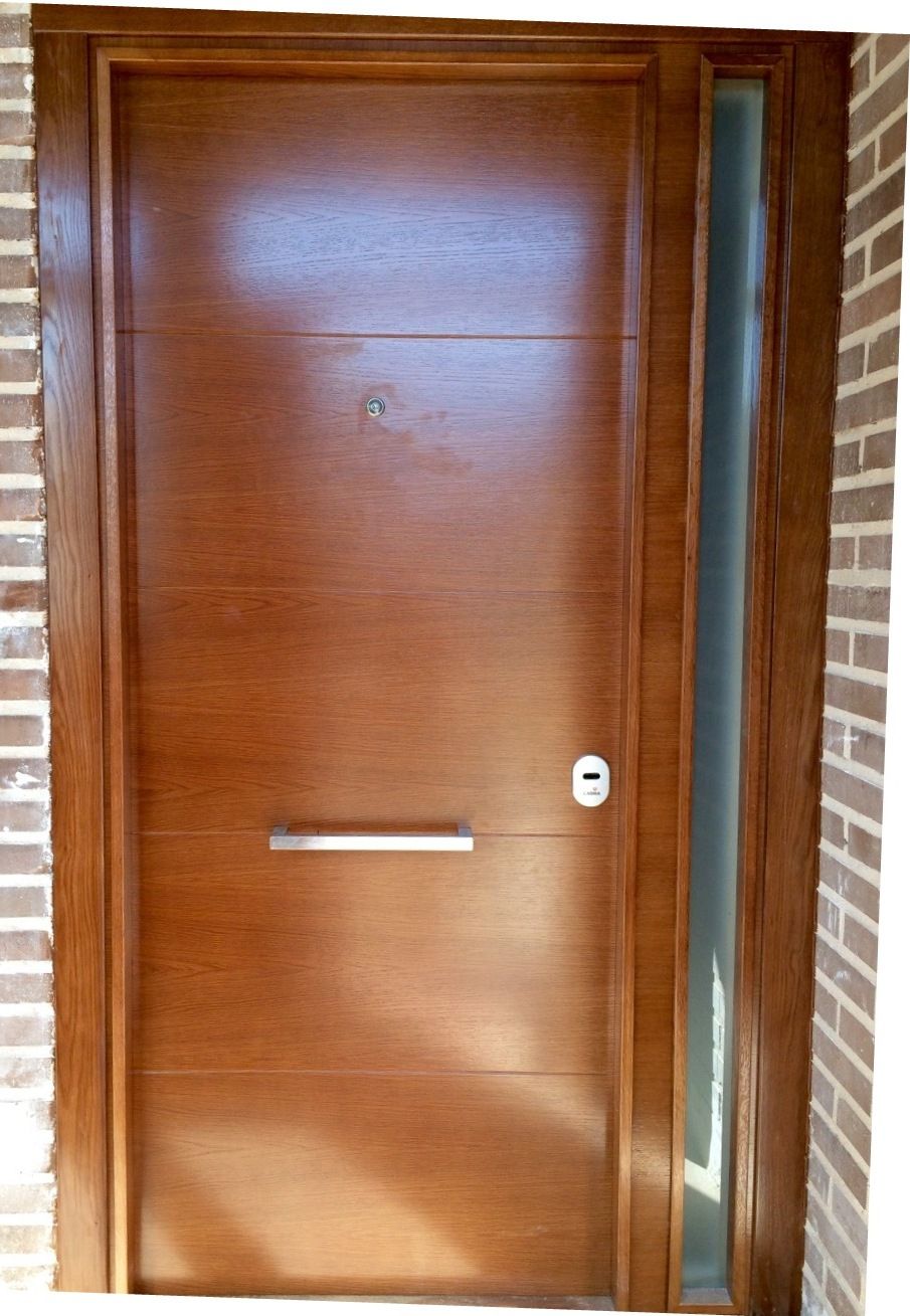 PA3 ACORAZADA EXTERIOR MOD. LINEAS HORIZONTALES CON FIJO LATERAL EN IROKO