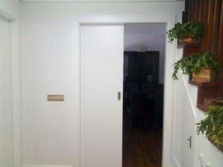 PC3 PUERTA CORREDERA EN CASONETO LACADA ABIERTA