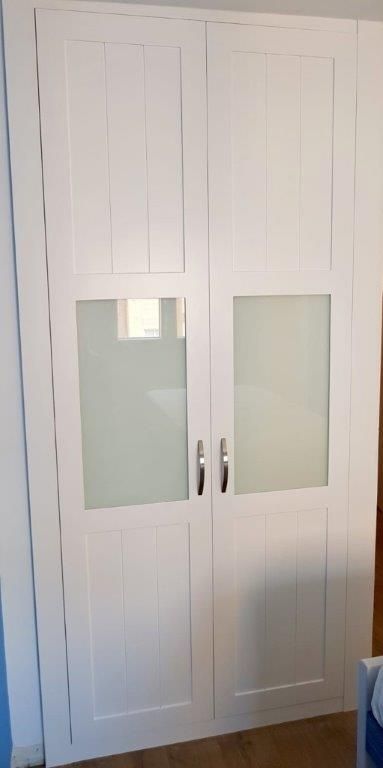 FA90 FRENTE ABATIBLE LACADO BLANCO CUADROS CON LINEAS VERTICALES CRISTAL LACADO BLANCO