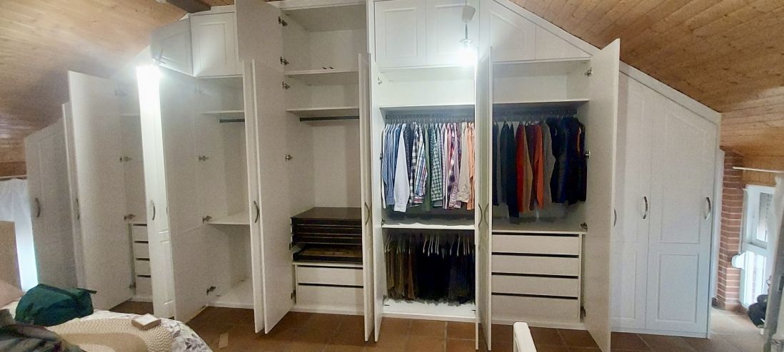 IA248 INTERIOR BLANCO CON BARRAS, CAJONERAS Y CAJONES JOYERO