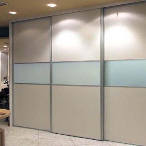 FC46 FRENTE CORREDERO ECO LACADO GRIS Y CRISTAL ACIDO. PERFILES ALUMINIO  Y REMATES LACADO GRIS