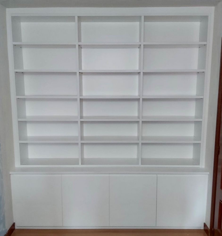 MU142 MUEBLE LACADO PUERTAS Y ESTANTERIAS