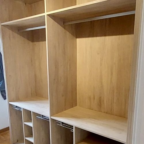 IA240 INTERIOR CON PANTALONEROS, BALDAS Y BARRAS