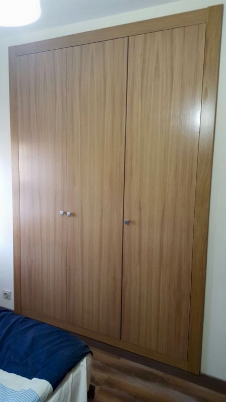 FA136 FRENTE 2 PLEGADOS Y 1 ABATIBLE CEREZO LISO