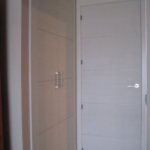 PI102 PUERTA VINILO MODELO 2003 BLANCO SAVIA CON ARMARIO A JUEGO