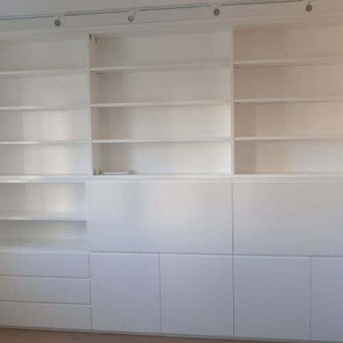 MU93 COMPOSICION LACADA BLANCO COMPUESTA POR CAJONES, PUERTAS, ABATIBLES Y BALDAS REGULABLES