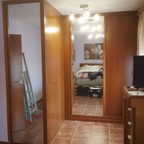 VE31 VESTIDOR CERRADO CON PUERTAS ABATIBLES Y CORREDERAS COMBINADAS