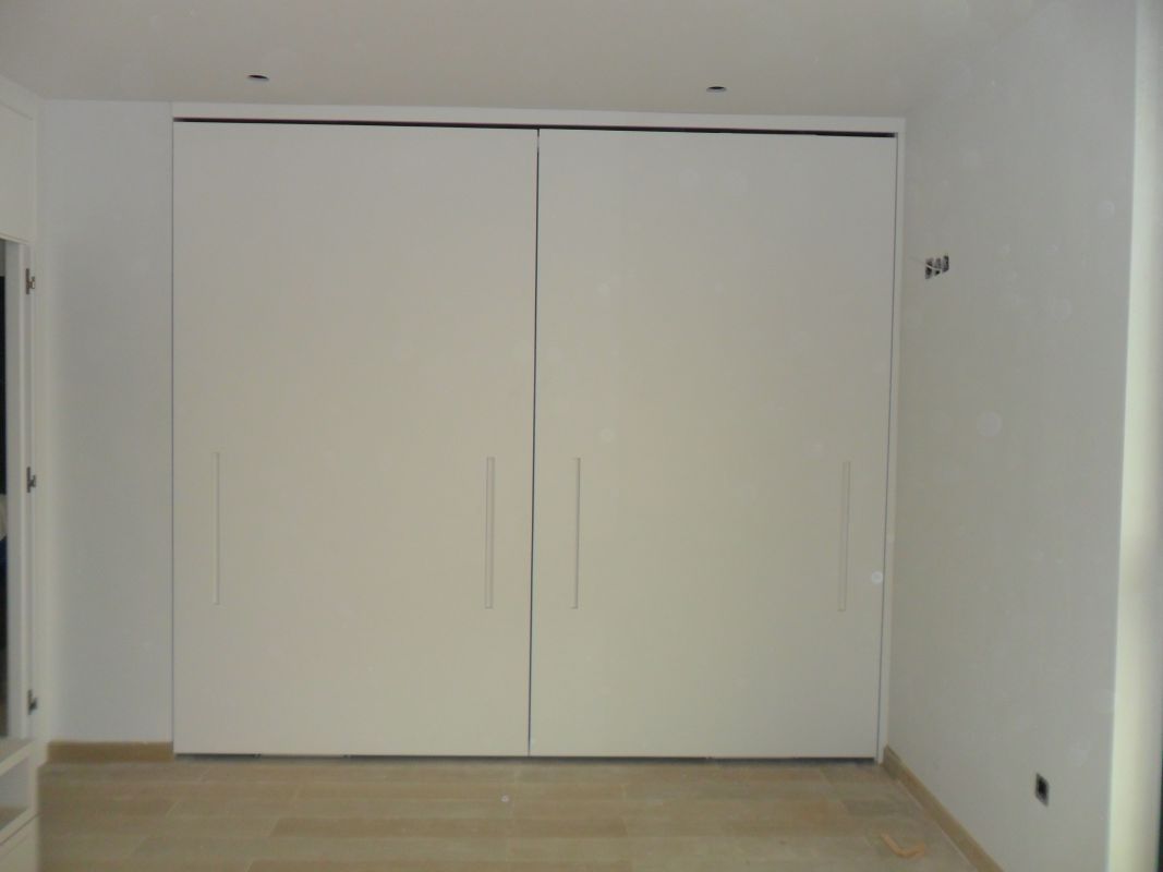 FC184 FRENTE CORREDERO PUERTAS ENRASADAS LACADO BLANCO CON UÑERO