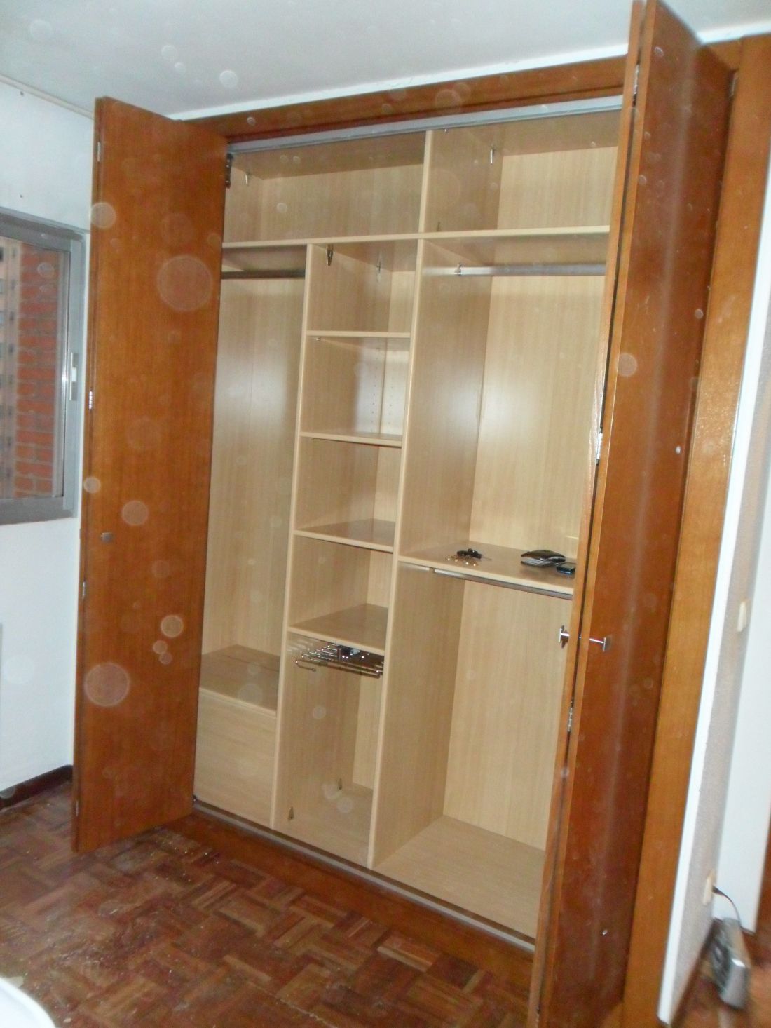 IA182 INTERIOR CON DOBLE DE R. CORTA, BALDAS CON PANTALONERO SENCILLO Y R. LARGA CON BAUL