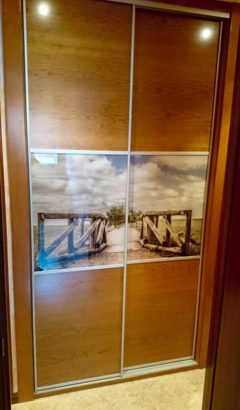 FC215 FRENTE CORREDERO ECO CEREZO Y FOTO. PERFILES ALUMINIO Y REMATES CEREZO