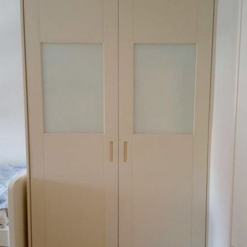 FA56 FRENTE ABATIBLE LINEAS LACADO EN RAL CON UÑERO Y CRISTAL ACIDO