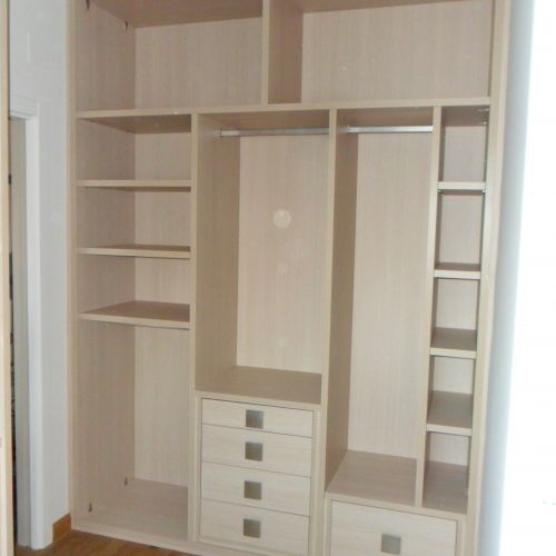 IA13 INTERIOR ROBLE VELADO 30MM CON GAVETA, CAJONERA CERRADA, BALDAS Y BARRAS