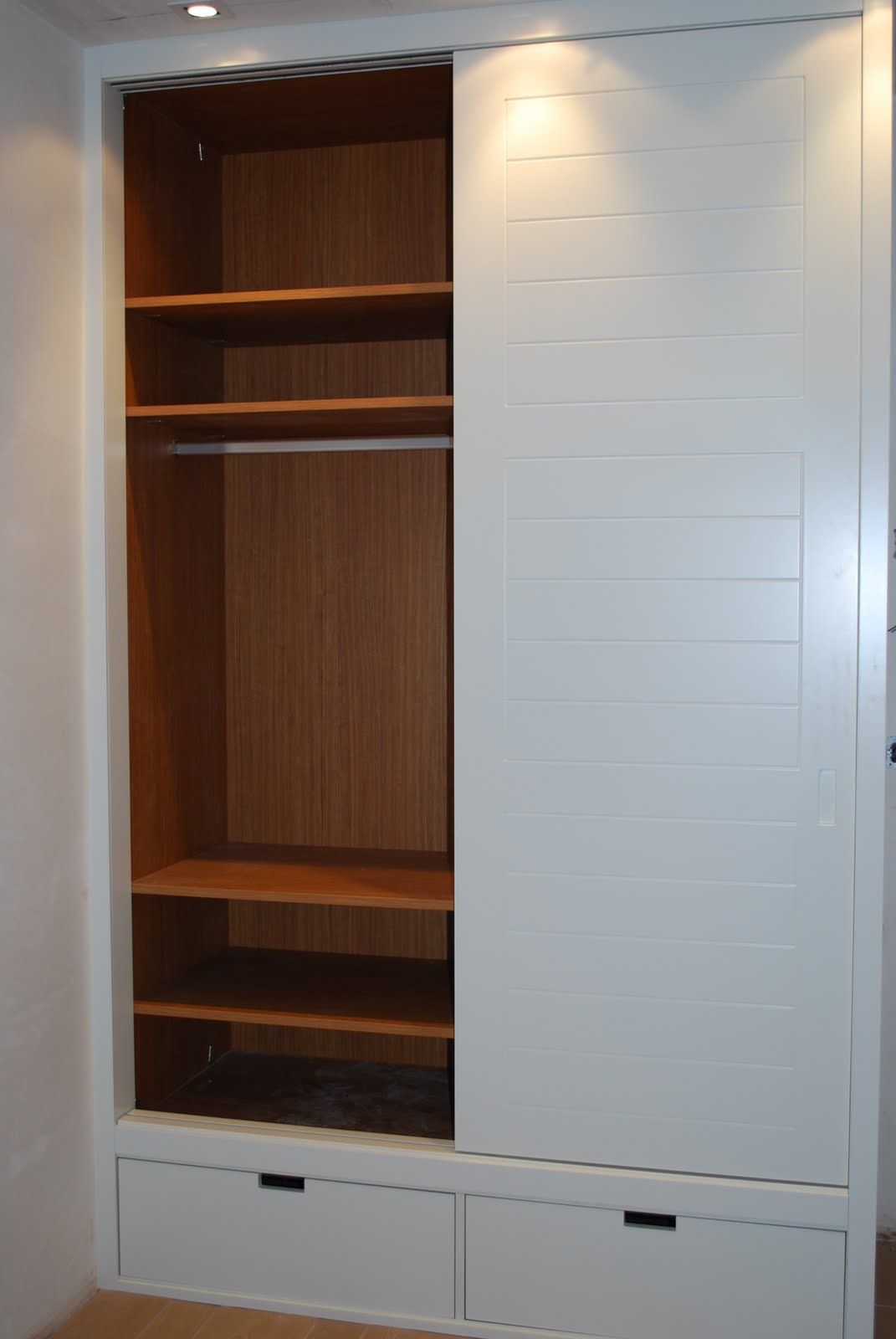 IA189 INTERIOR TEKA ROPA LARGA Y BALDAS