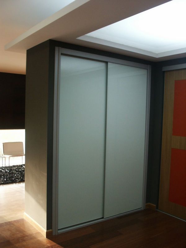 FC87 FRENTE CORREDERO LISO CRISTAL LACADO BLANCO. PERFILES ALUMINIO